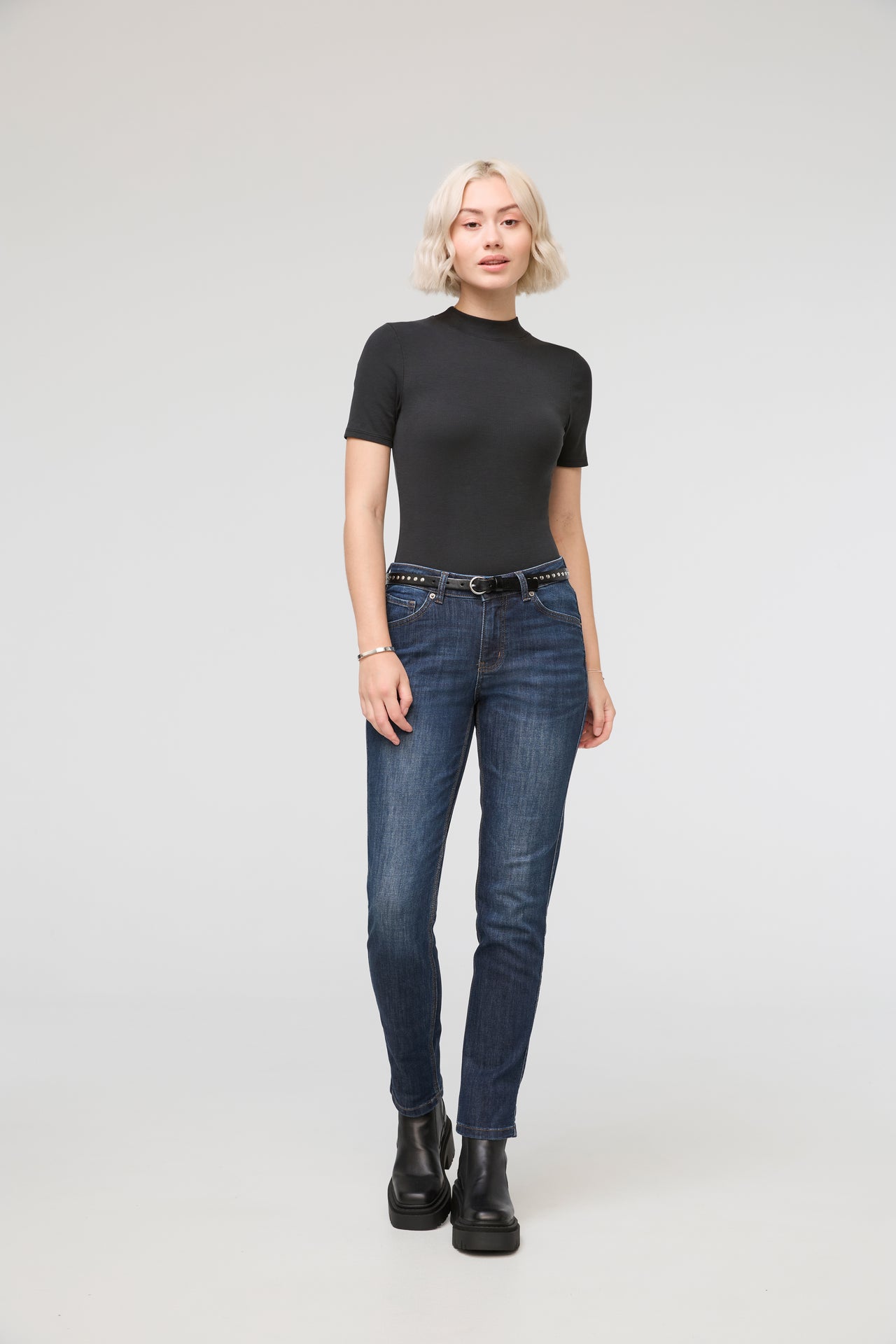 Performance Denim Girlfriend Jean