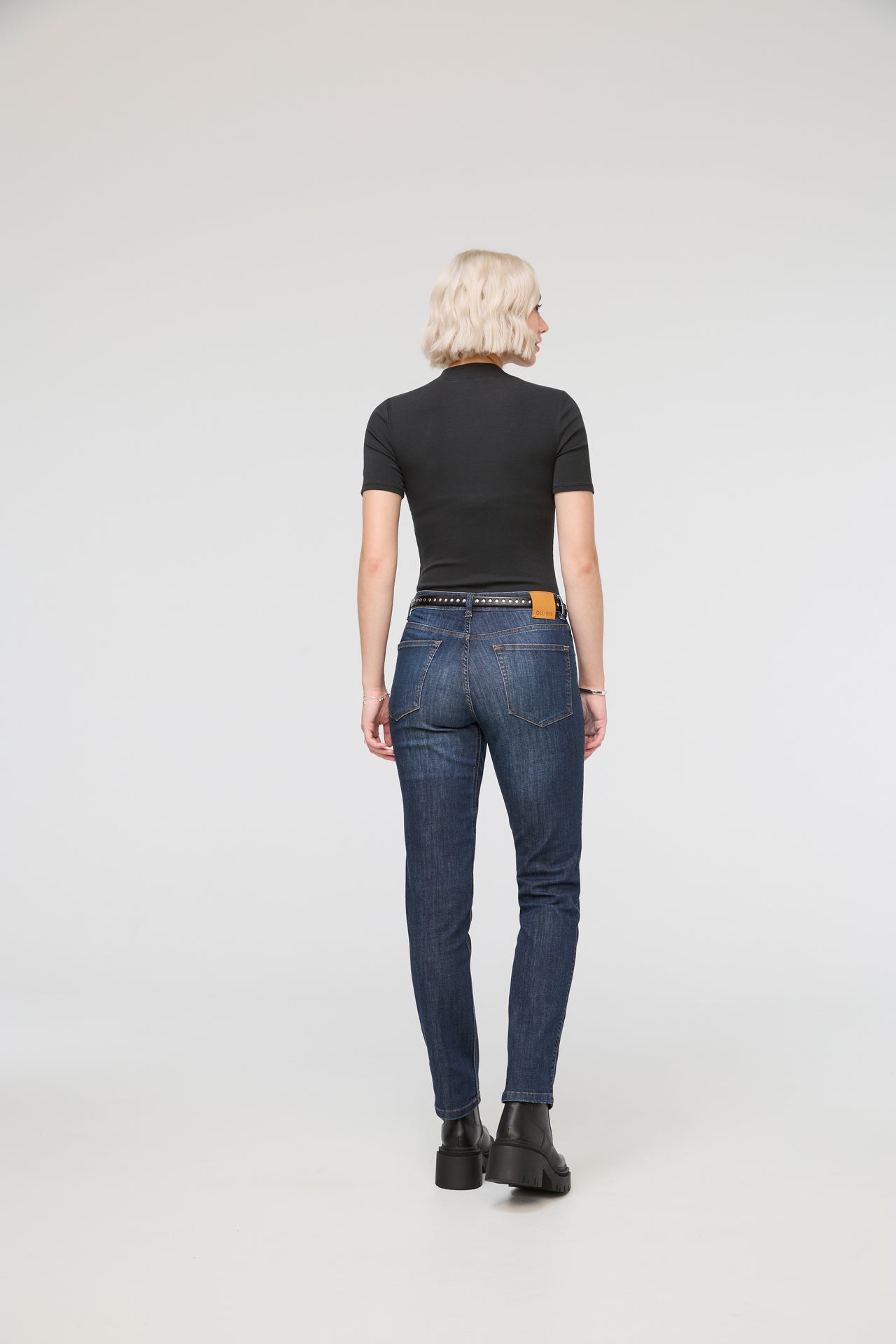 Performance Denim Girlfriend Jean
