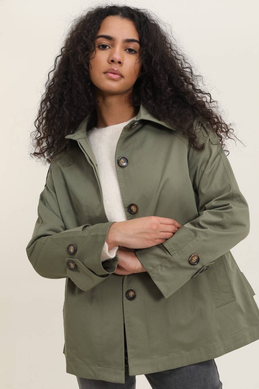 Short trench coat with hidden buttons